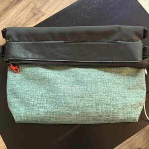 Sherpani Vale AT crossbody